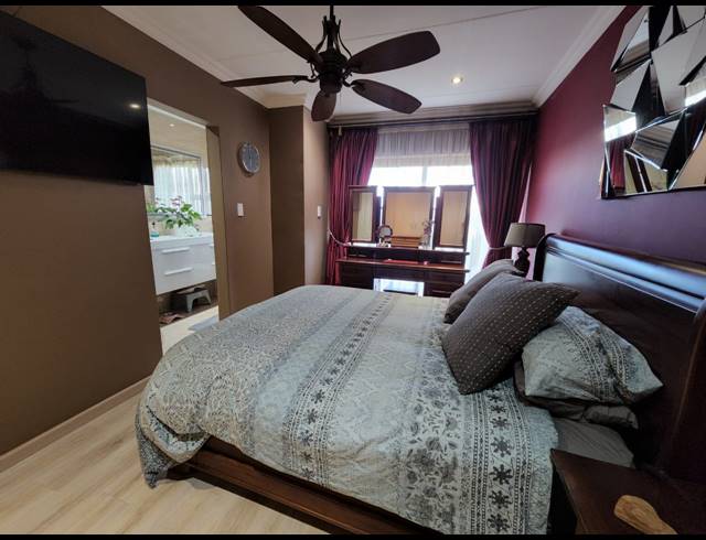 3 BEDROOM TOWNHOUSE FOR SALE IN VANDERBIJLPARK SE 8
